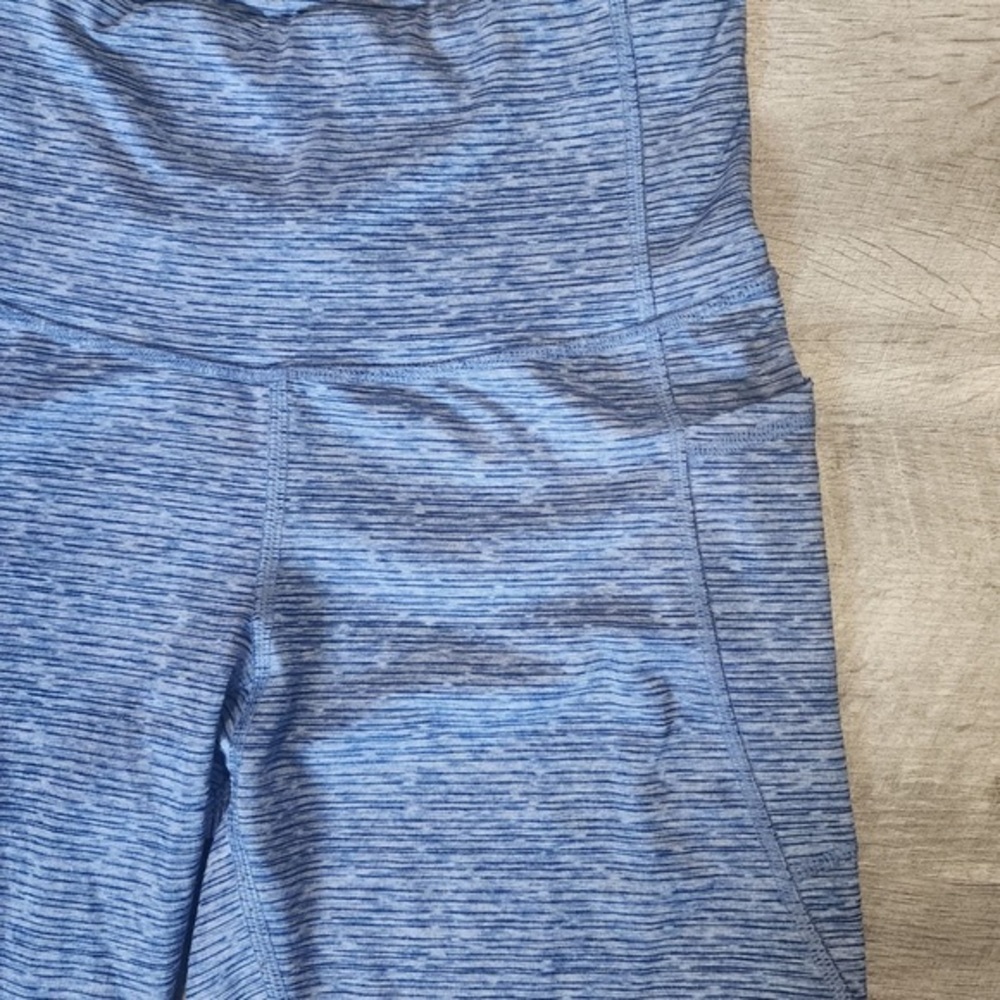 Champion Heather Blue Cropped Leggings Size Medium - Picture 3 of 5